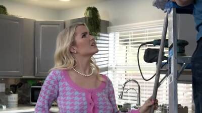 Busty MILF thanks her helpful neighbor with a blowjob - icpvid.com