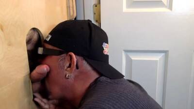 Gloryhole DILF blowing unshaven shaft - nvdvid.com