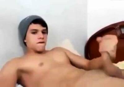 Skinny twink show cumshot 2 - icpvid.com