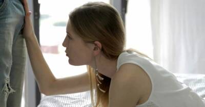 Pecker sucking delights from naughty teen Mia - nvdvid.com