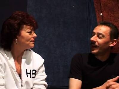 Reife Hausfrau zieht sich zum Ficken nackt aus - nvdvid.com - Germany