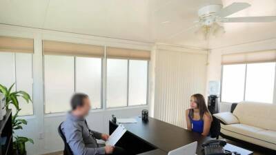 VIP4K. Petite stunner fixes her money issues by having a sex - nvdvid.com