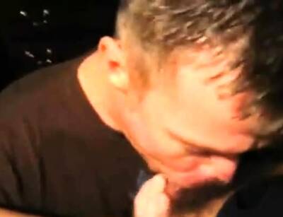 Guy cums right down his friend's throat - icpvid.com