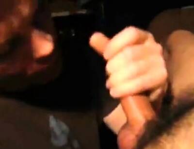 Guy cums right down his friend's throat - icpvid.com