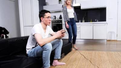 SISPORN. Kissable Russian girl Anna Krowe is carnal - nvdvid.com - Russia