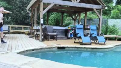 Poolside bareback quickie with the security guard - nvdvid.com