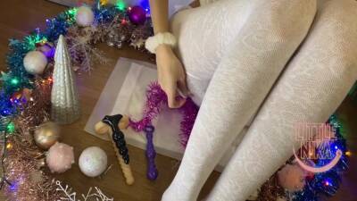 Slim Girl Jerks Off At Christmas - hclips.com
