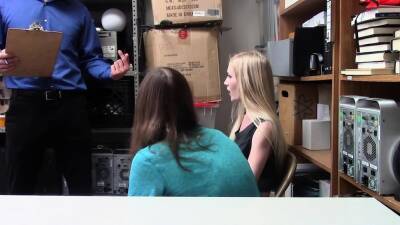 Guy watching his teen girlfriend fucked by security officer - icpvid.com