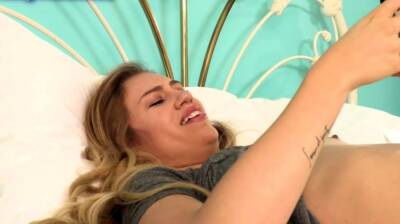 Housewife seduced into cockriding in duo - icpvid.com