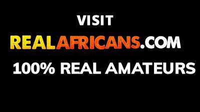 Blue Lipped Black Hottie Goes Wild Outside - icpvid.com