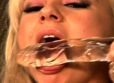 Bree Olson vibes her pussy till it shoots its juices - icpvid.com