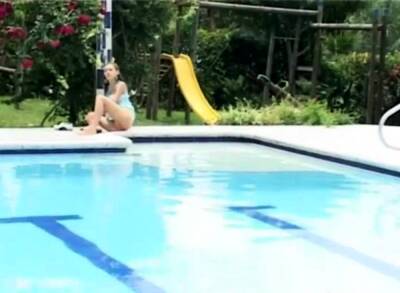 Skinny teen licked out - icpvid.com