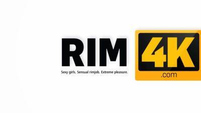 RIM4K. Guy wakes up because of sisters - nvdvid.com