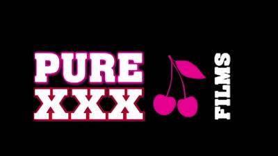 Blonde beauty fucking a long dildo - nvdvid.com