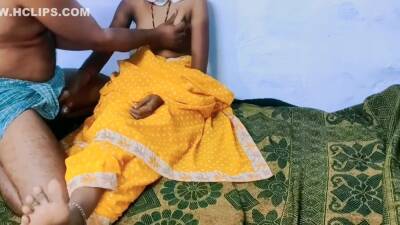 Desi India - Desi Indian Village Couple Midnight In Yellow Colour Sari Sex - hclips.com - India