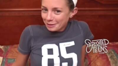 Dreadlock Wearing Teen With A Bush Sucks It - upornia.com