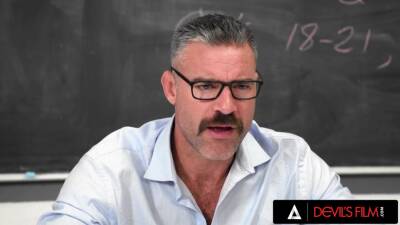 Shes The Pro At Sucking Cocks Here - upornia.com