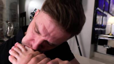 Seduced by Her Soft and Sensual Feet - nvdvid.com