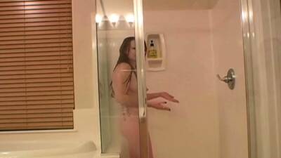 Brunette shower Fingering - icpvid.com