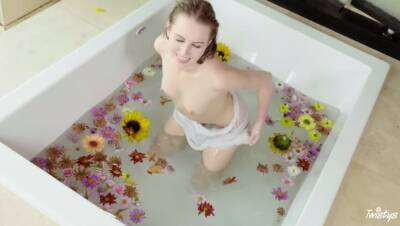 Scarlett Sage - Bathing Beauty - porntry.com