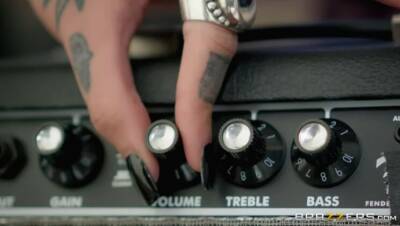 Leigh Raven - Tommy Gunn - Noise Cumplaint - porntry.com