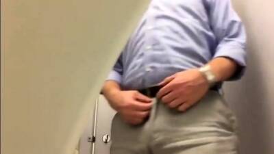 Pauzao Mijando - Big Cock Pissing - nvdvid.com