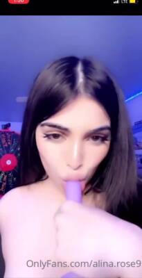 Alinaarose Dildo Sucking - hclips.com