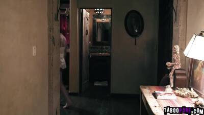 Chatting With Stepdaughters Girlfriend - upornia.com