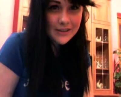 Big tit Girl masturbates then See's NOT her dad walk in - icpvid.com