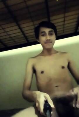 Hostel boy jerking off on cam - icpvid.com