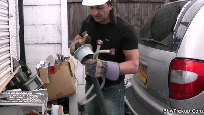 Meeting with blonde chubby leads to sex - sexu.com