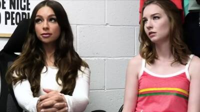 Gfs watching each other getting fucked at the backroom - icpvid.com