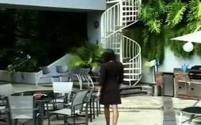 This floozy shows her giant bust while holding a cigarette - icpvid.com