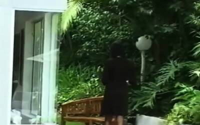 This floozy shows her giant bust while holding a cigarette - icpvid.com