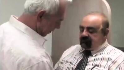 Meeting a hot grandpa in the bathroom - nvdvid.com