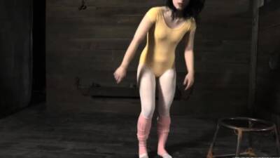 Great looking gf is stimug her pussy with a vibrator - nvdvid.com