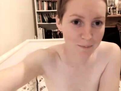 Short Haired Babe masturbating - icpvid.com