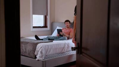 Busty MILF makes her son's friend earn his vacation - icpvid.com