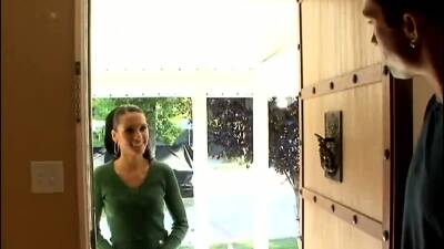 Leggy Euro seeks travel donations, finds sperm deposit - icpvid.com