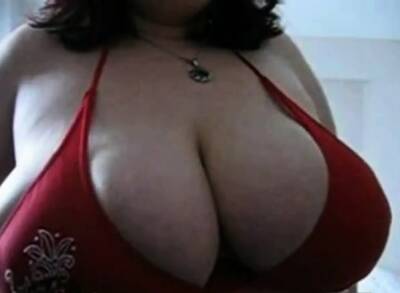 Bikini huge boobs - nvdvid.com