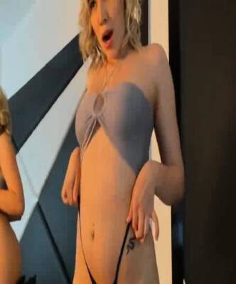 Super Hot Babe Plays With Her Pussy On The Bed - nvdvid.com