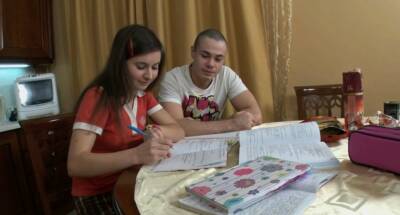 Hot-tempered brunette lady Katya gets extra wet - icpvid.com