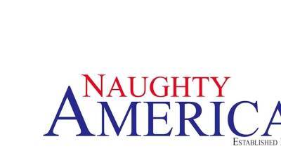 Hot blonde cougar gives her diriver a tip of a lifetime - nvdvid.com