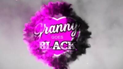 Granny slut gets plowed - nvdvid.com