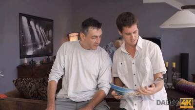 Prinzessinnen Höschen werden ausgezogen, um es mit Schwiegervater zu machen - sexu.com