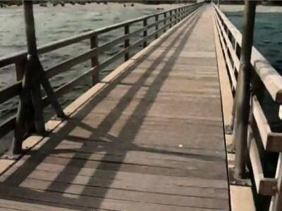 Urlauberin blaest mir einen auf der Seebruecke Scharbeutz - nvdvid.com - Germany