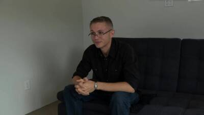 Casting jock strokes his shaved pecker - nvdvid.com