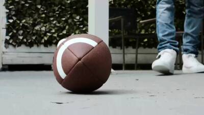 Divorced mom uses her huge tits to seduce athletic stepson - icpvid.com