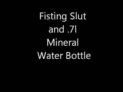 Fisting Slut und Wasserflasche - drtuber.com - Germany