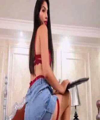 Beautiful Babe Plays With Her Toys - icpvid.com